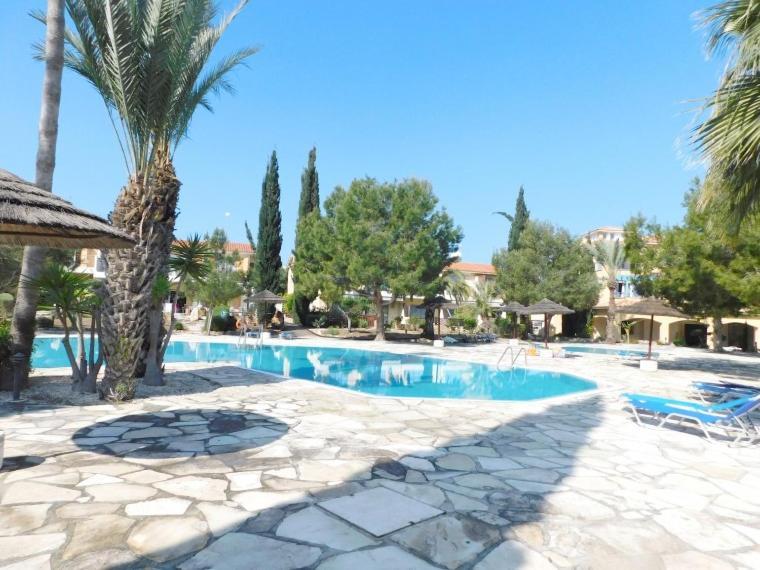 Apartamento Beautiful Regina Gardens Paphos Exterior foto